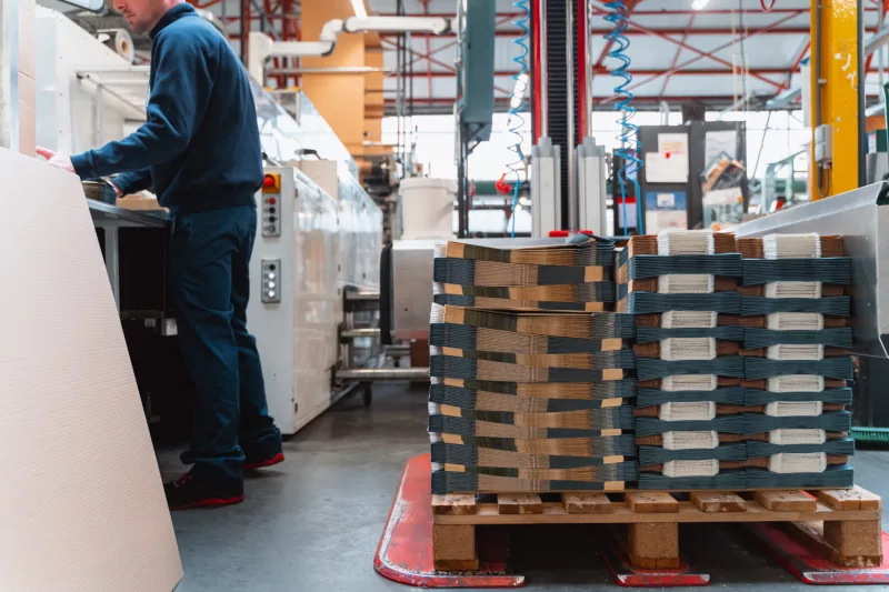 Professionnel packaging papier dans l'usine